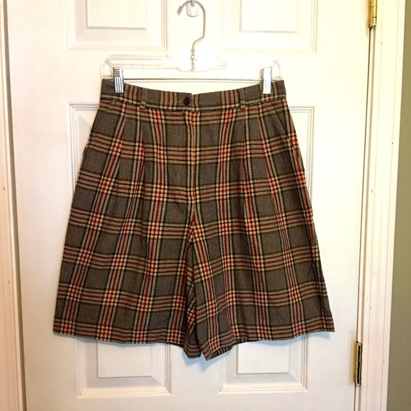 Talbots plaid shorts sz 12. Zipper button closure. 2 front pockets and 1 in back - Picture 1 of 8